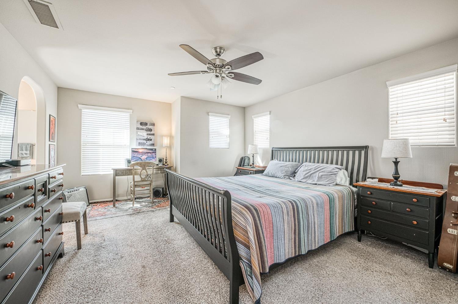 3683 Friendship Ln, Clovis, CA 93619