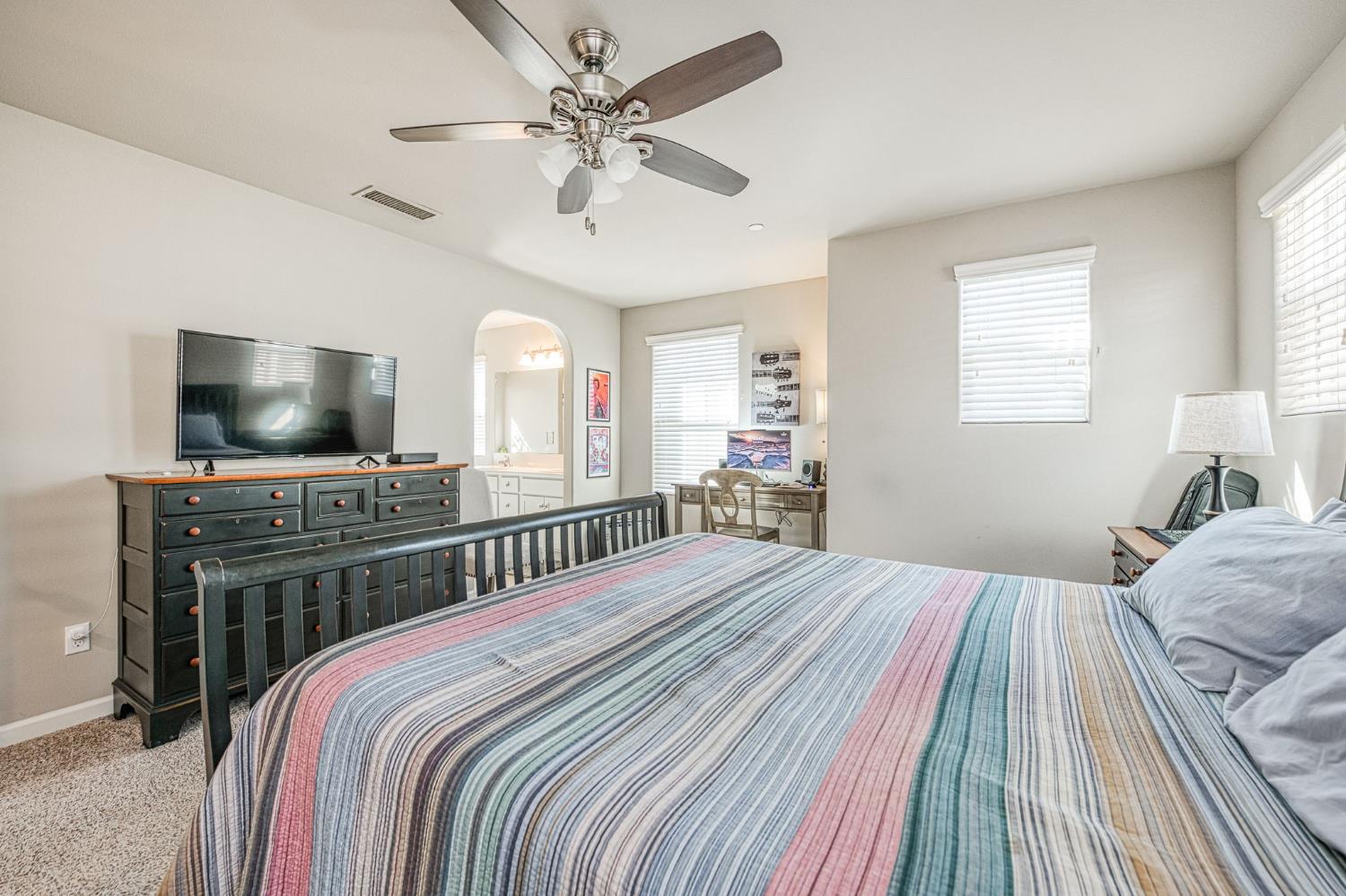 3683 Friendship Ln, Clovis, CA 93619