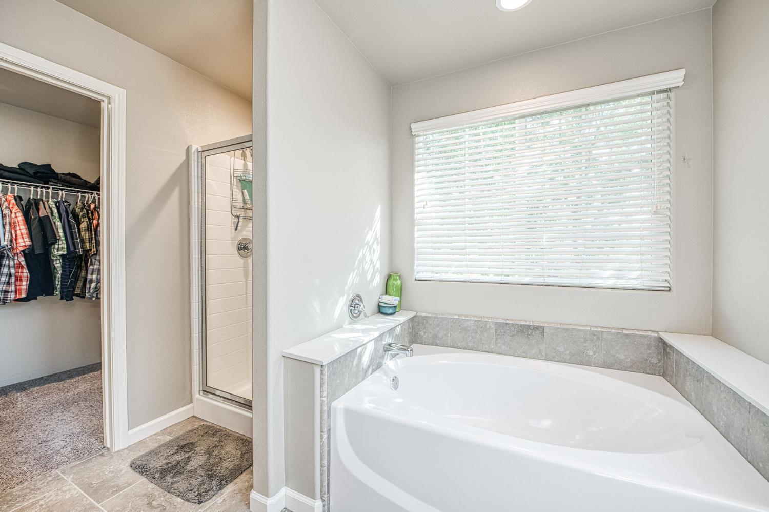3683 Friendship Ln, Clovis, CA 93619