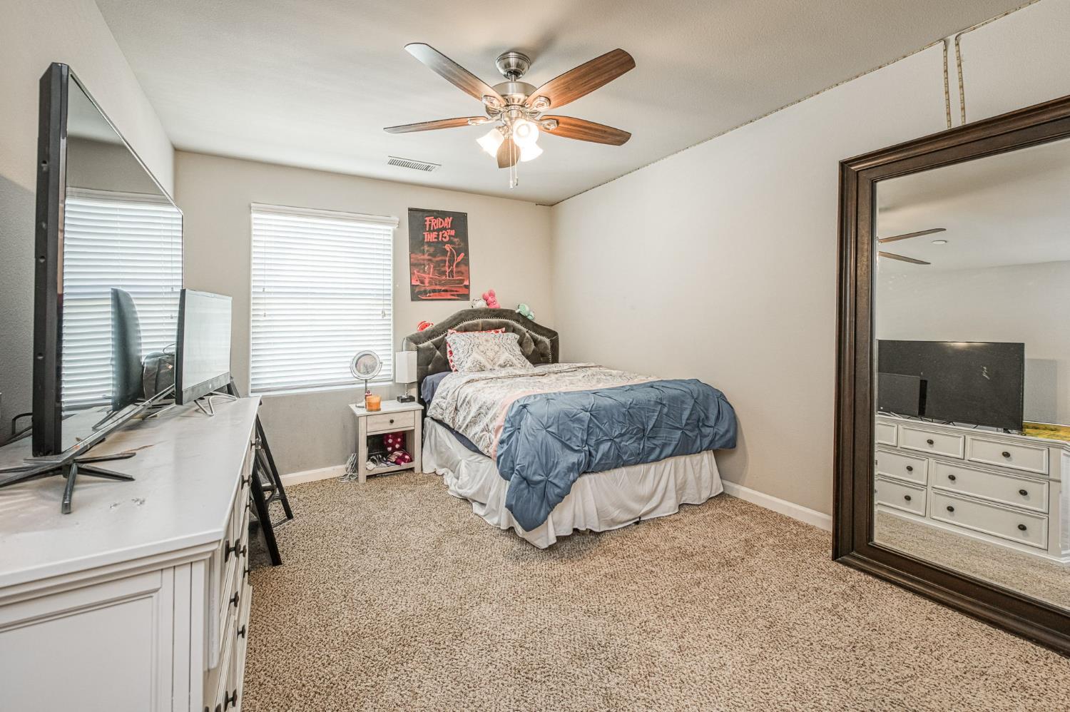 3683 Friendship Ln, Clovis, CA 93619