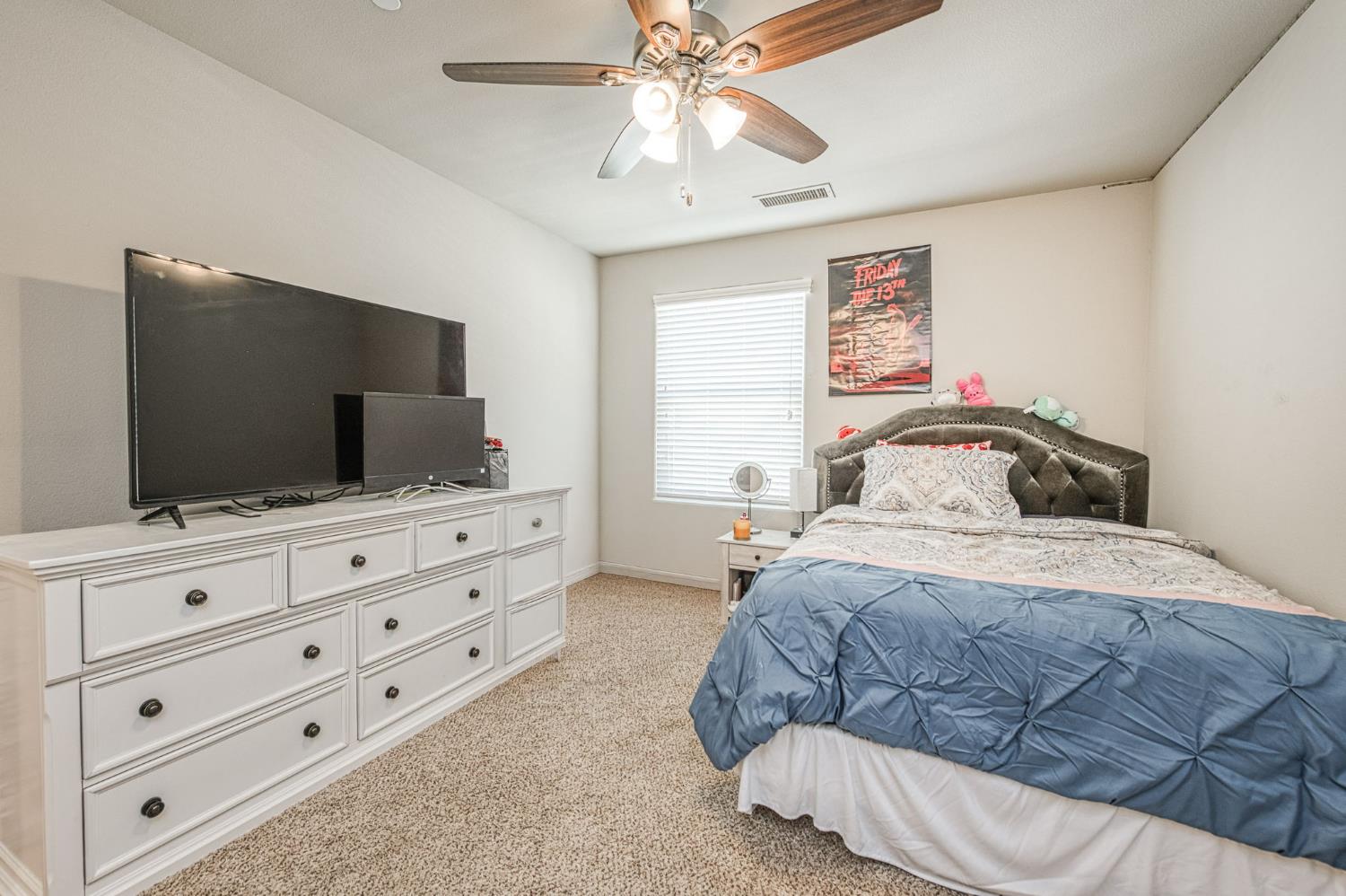 3683 Friendship Ln, Clovis, CA 93619