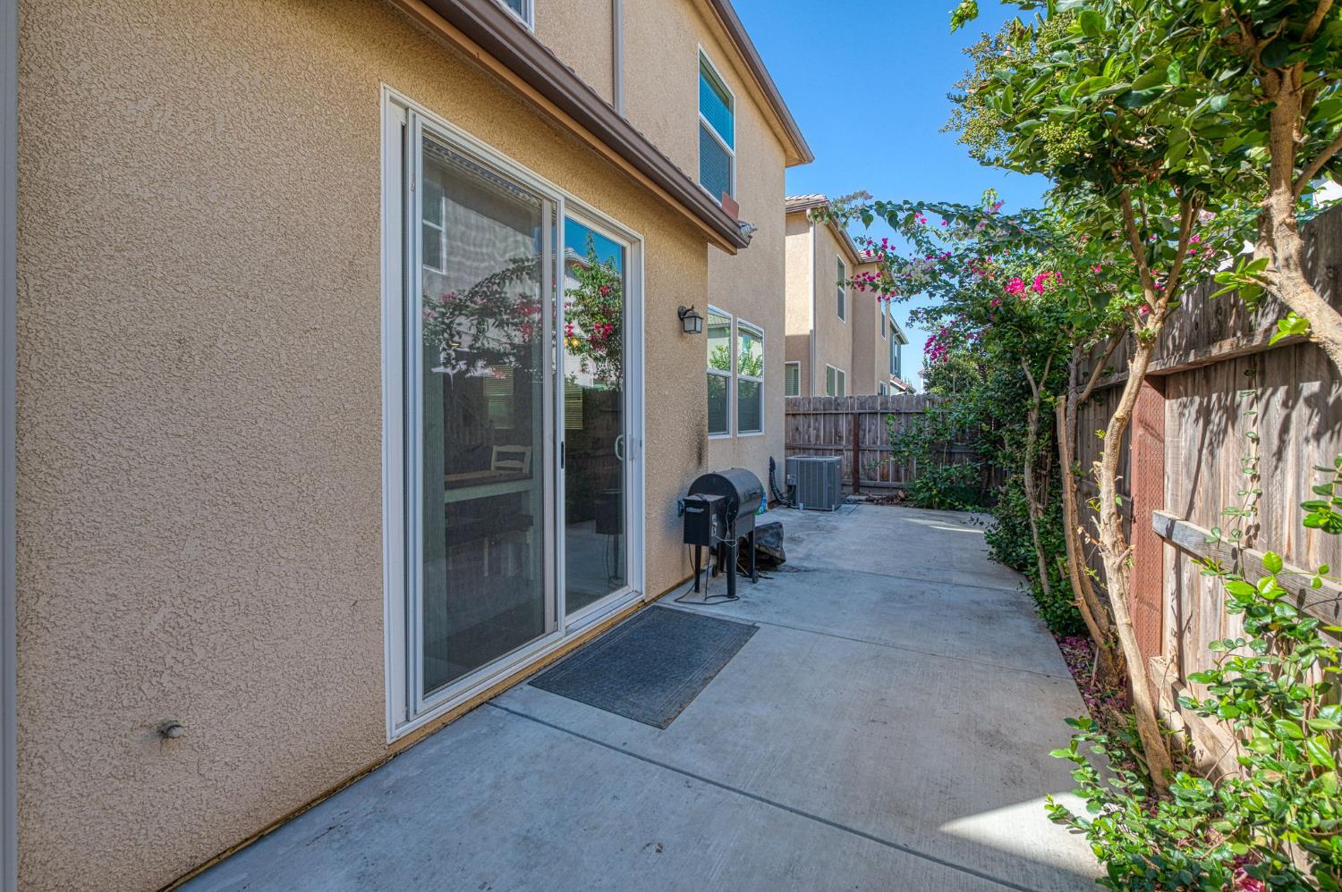 3683 Friendship Ln, Clovis, CA 93619
