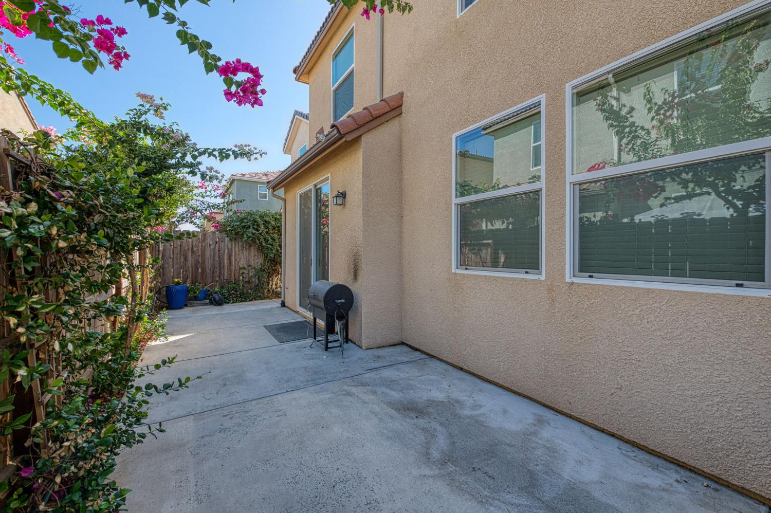 3683 Friendship Ln, Clovis, CA 93619