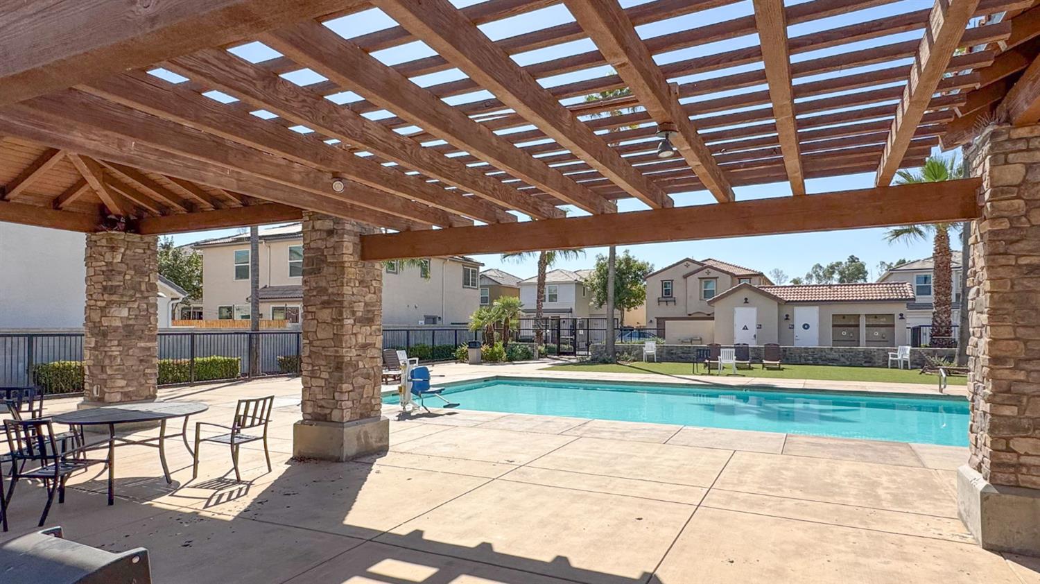 3683 Friendship Ln, Clovis, CA 93619