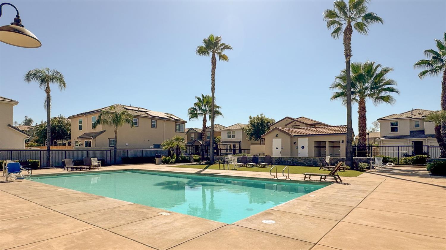 3683 Friendship Ln, Clovis, CA 93619