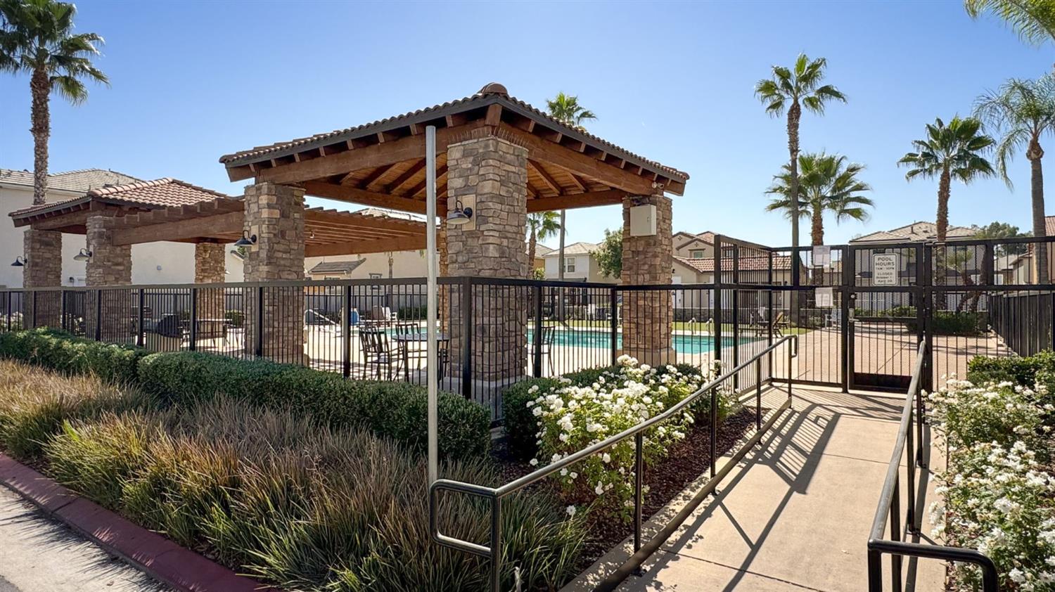 3683 Friendship Ln, Clovis, CA 93619