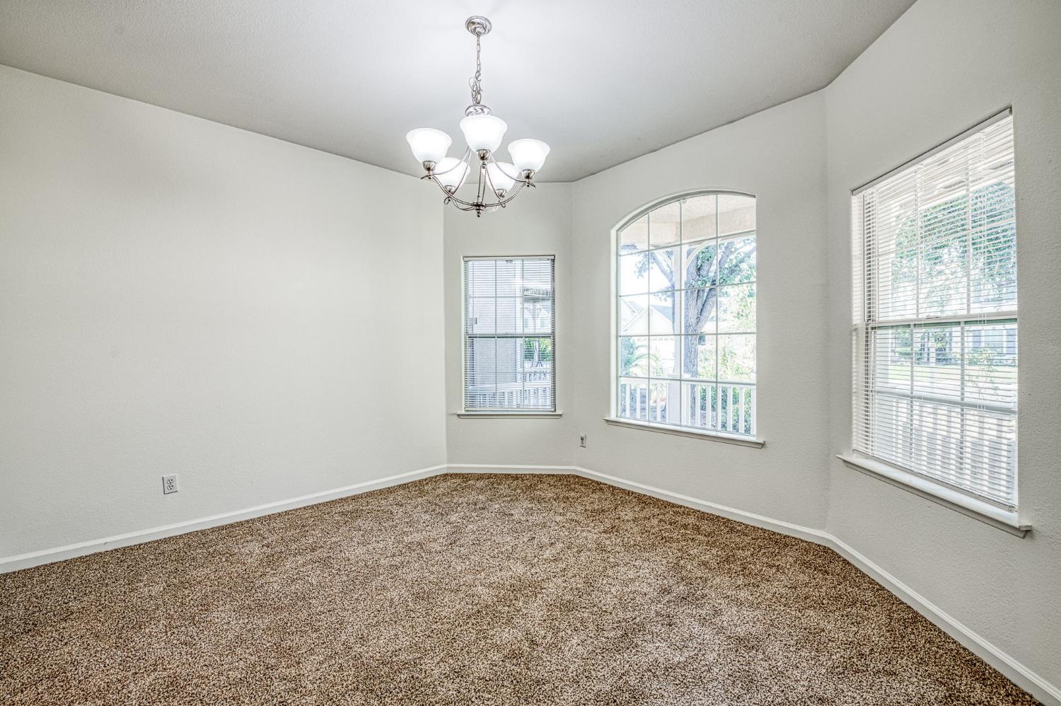 4692 W Celeste Ave, Fresno, CA 93722