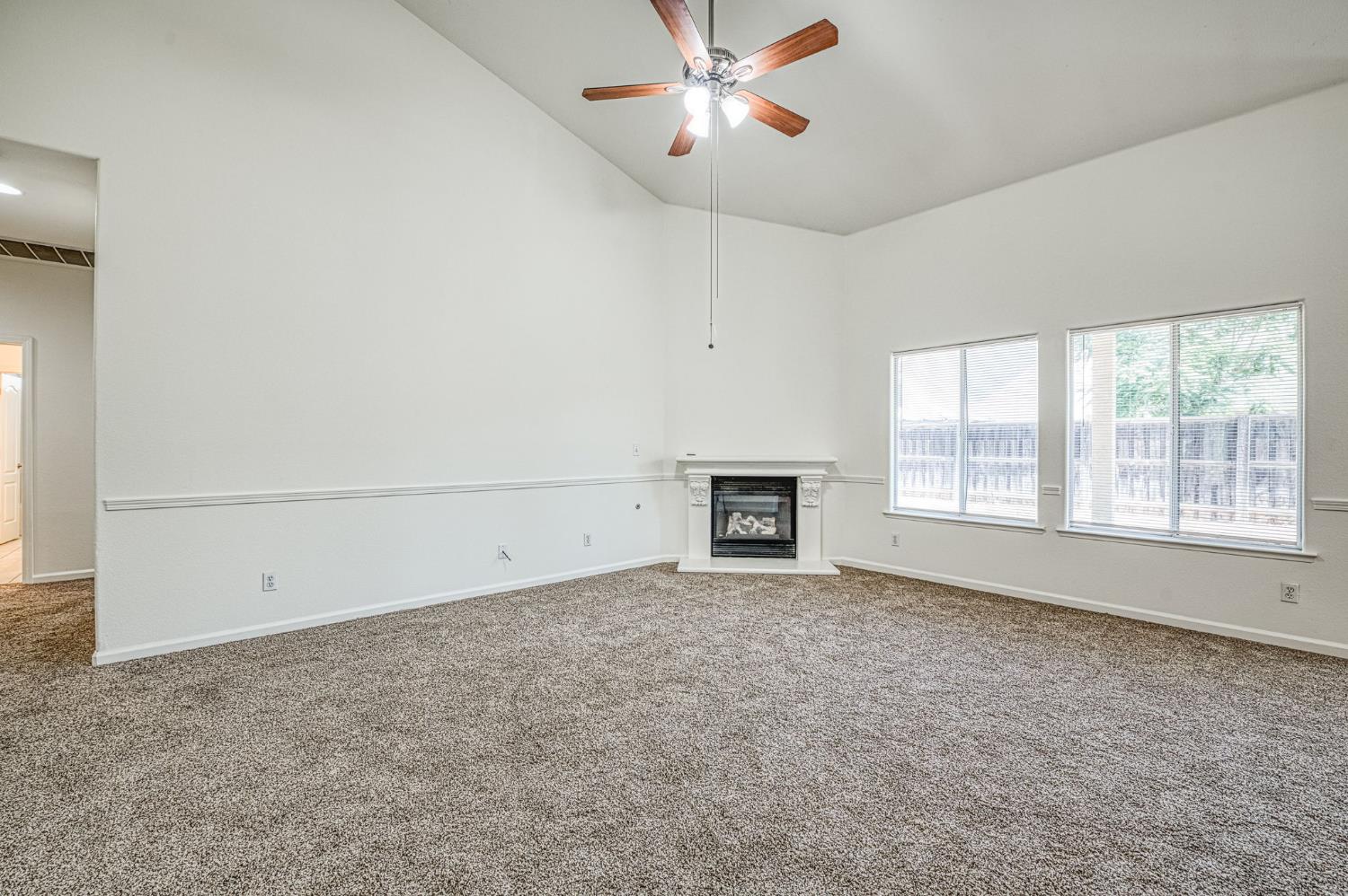 4692 W Celeste Ave, Fresno, CA 93722