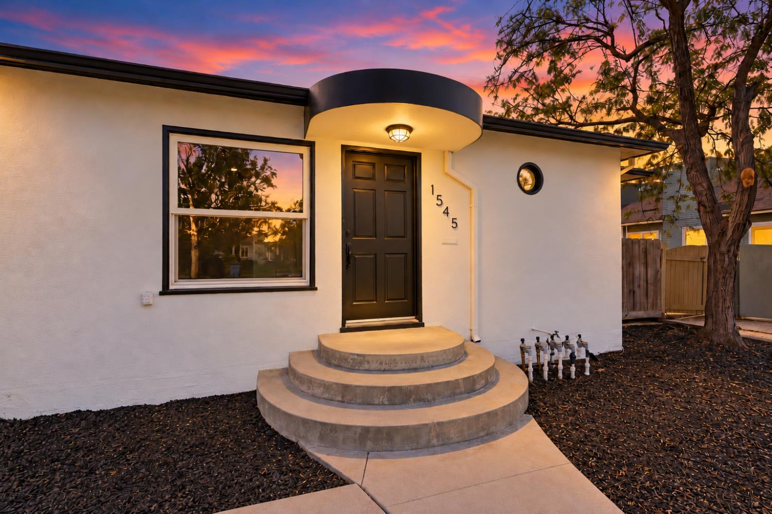 1545 N Vagedes Ave, Fresno, CA 93728