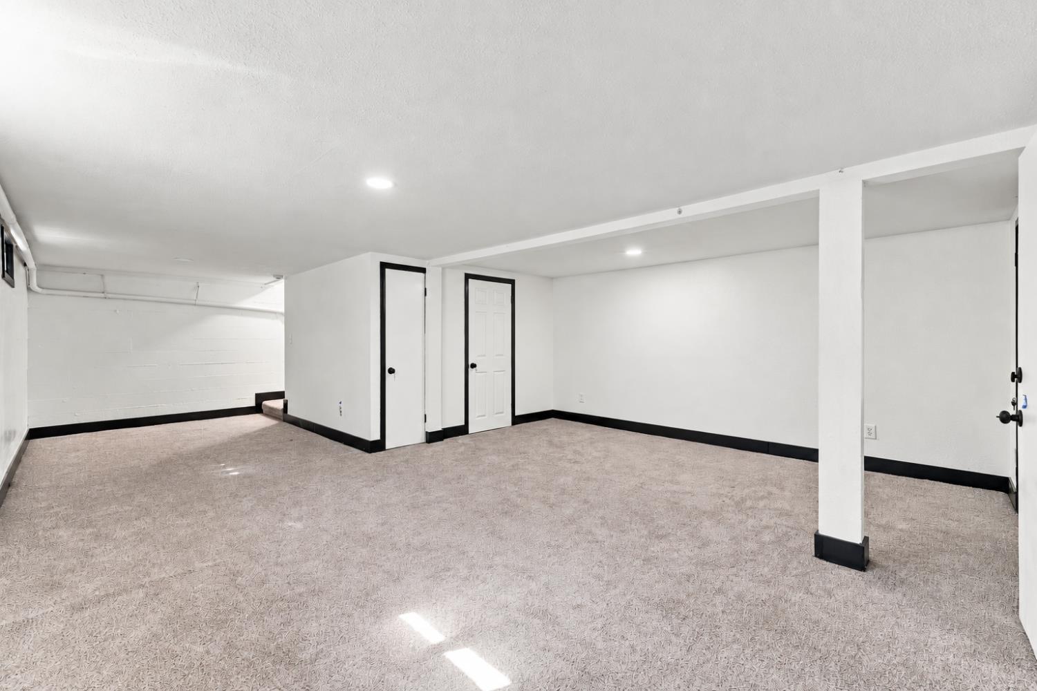 1545 N Vagedes Ave, Fresno, CA 93728