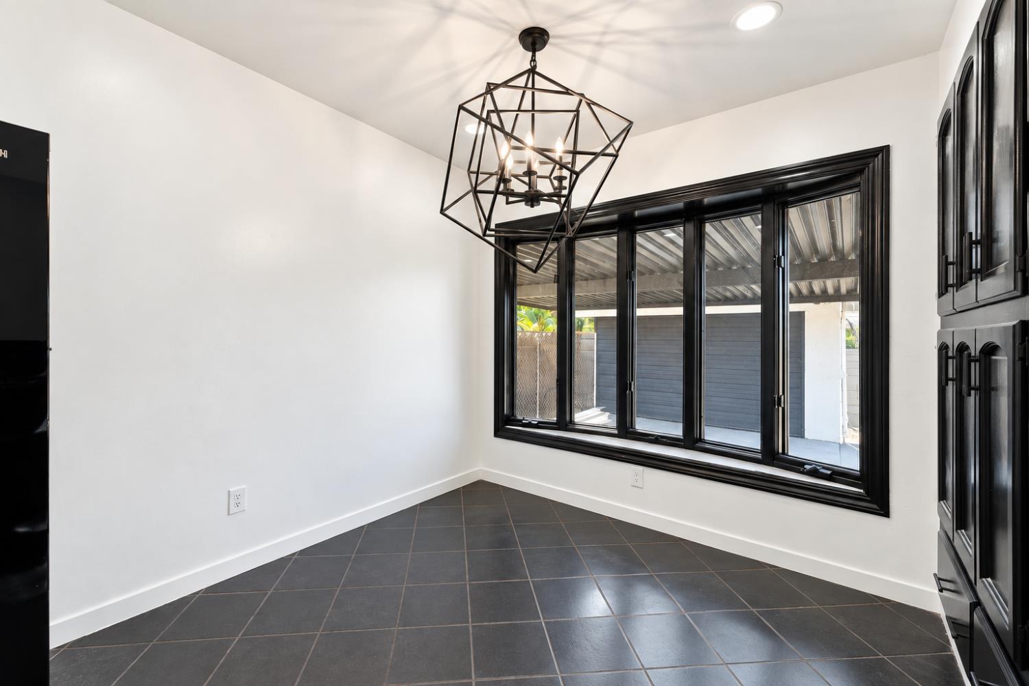1545 N Vagedes Ave, Fresno, CA 93728