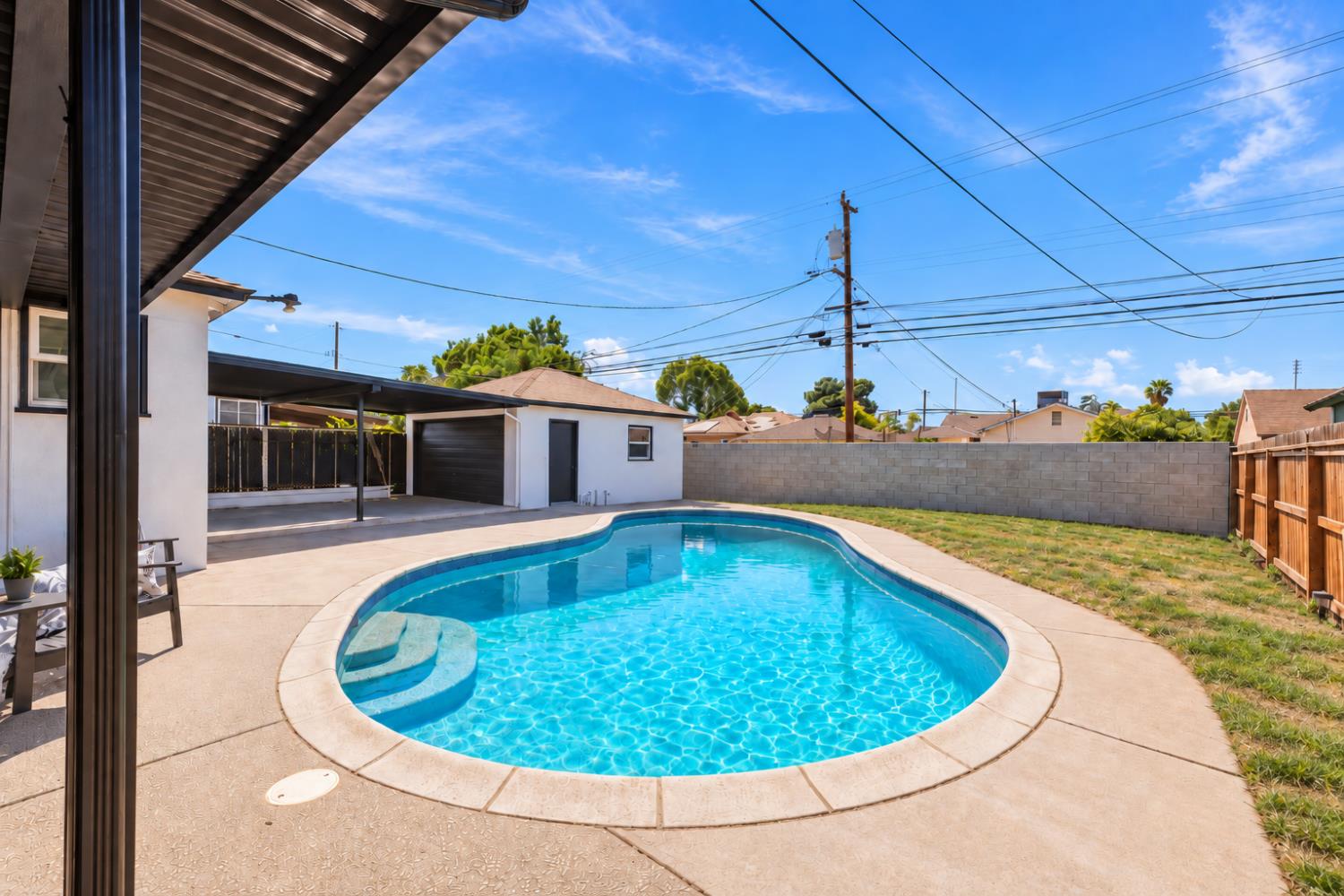 1545 N Vagedes Ave, Fresno, CA 93728
