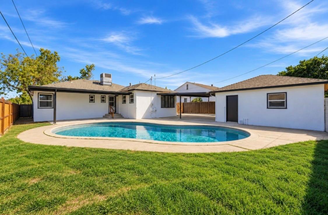 1545 N Vagedes Ave, Fresno, CA 93728