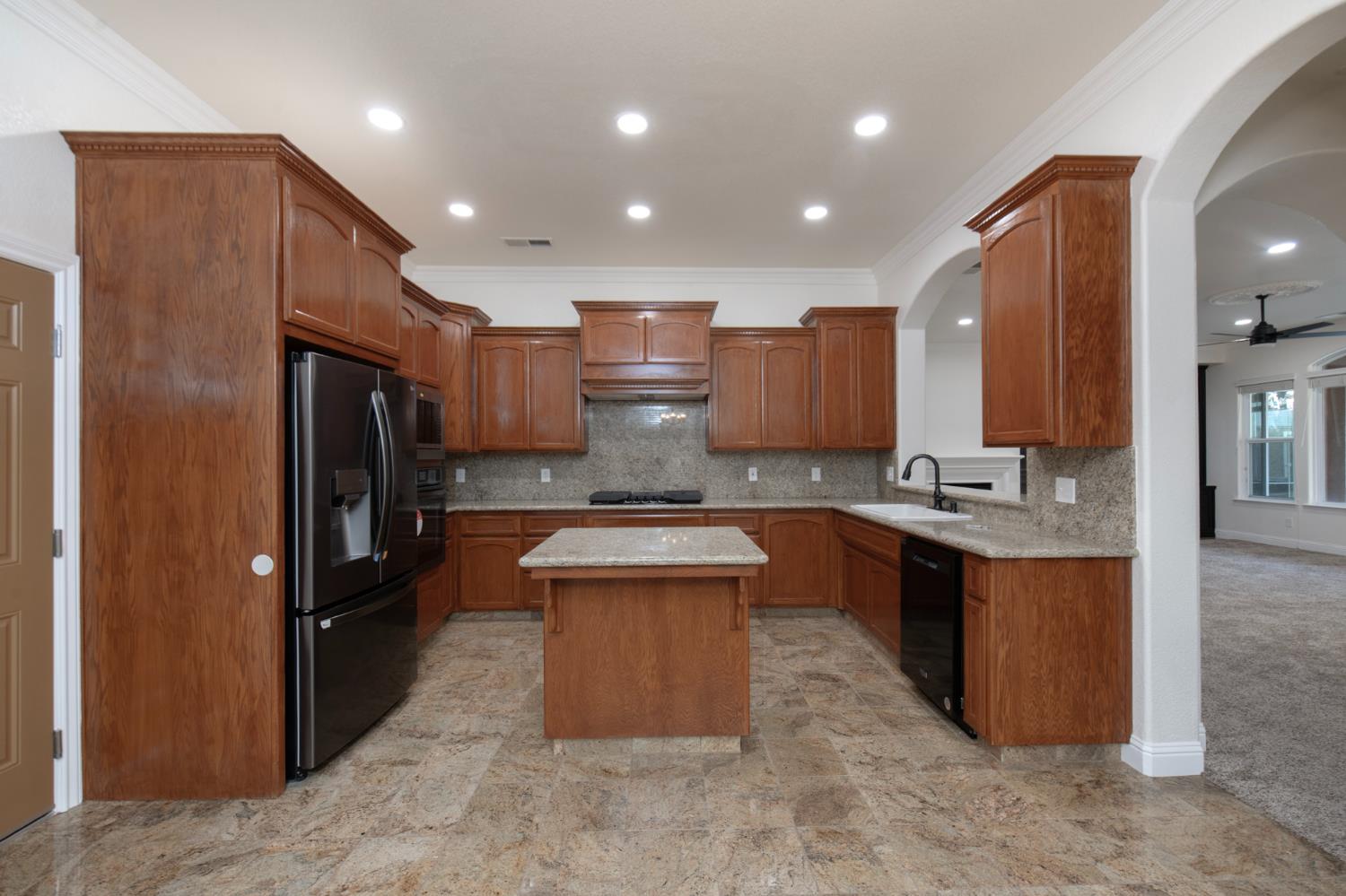 2825 E Quincy Ave, Fresno, CA 93720