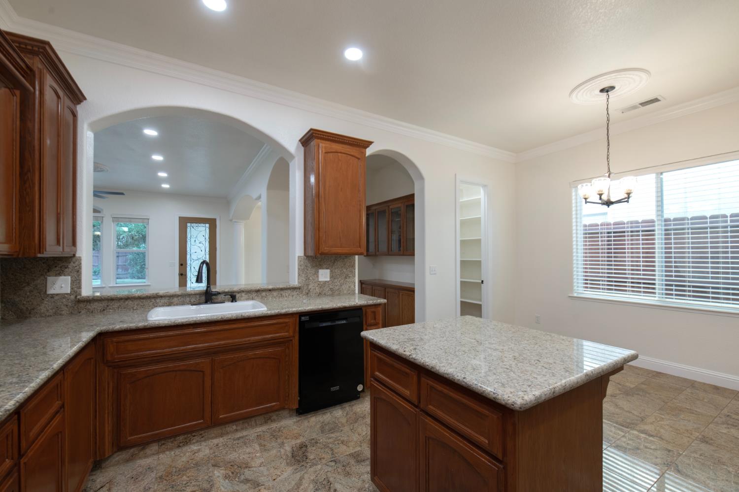 2825 E Quincy Ave, Fresno, CA 93720