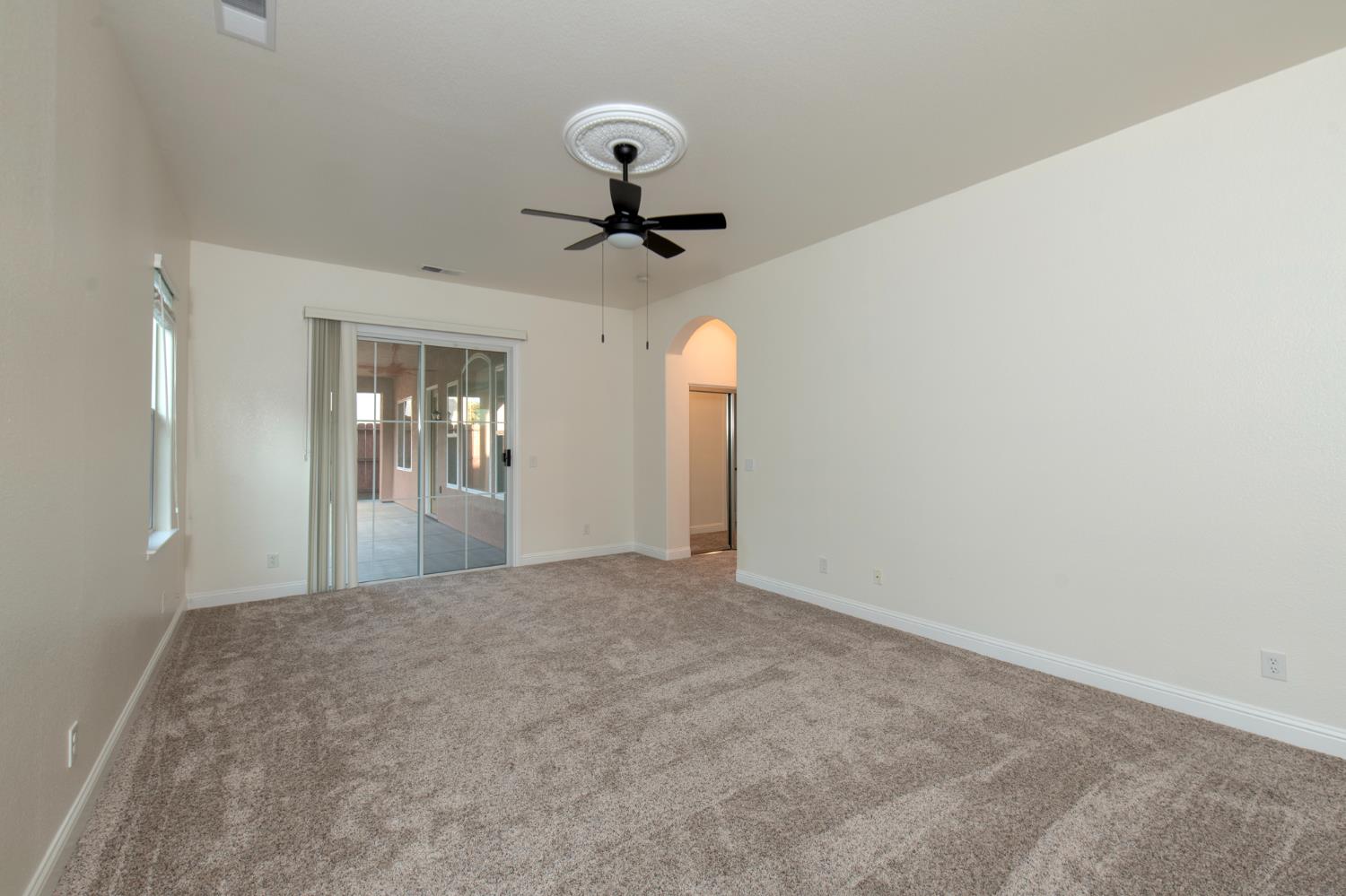 2825 E Quincy Ave, Fresno, CA 93720