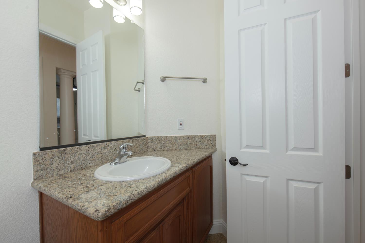 2825 E Quincy Ave, Fresno, CA 93720