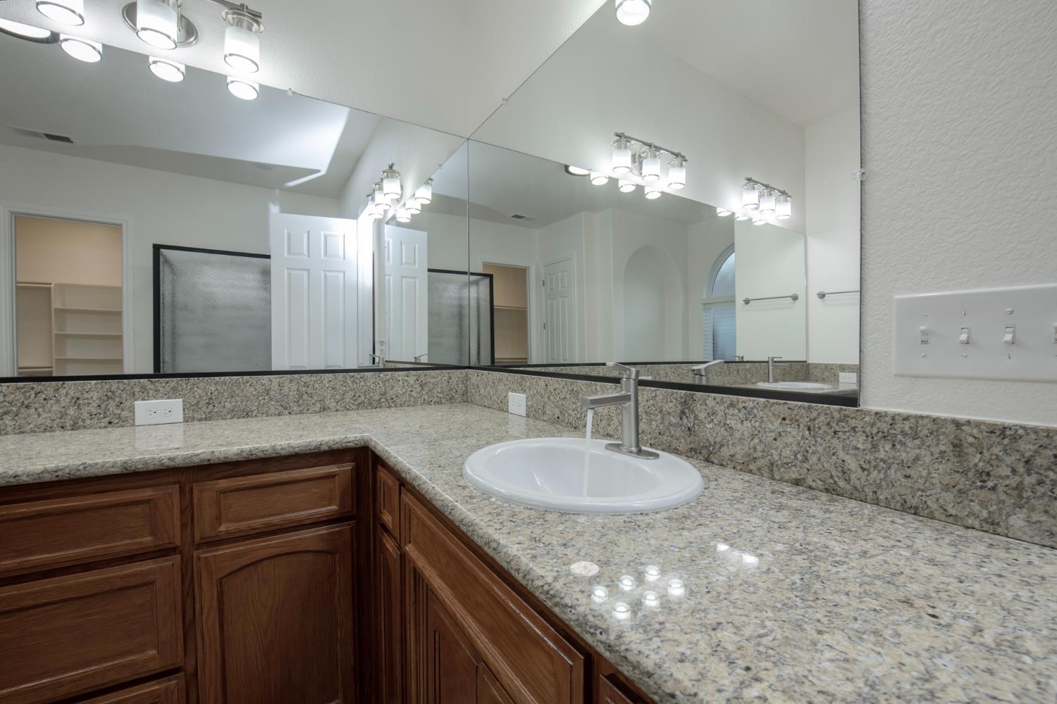2825 E Quincy Ave, Fresno, CA 93720