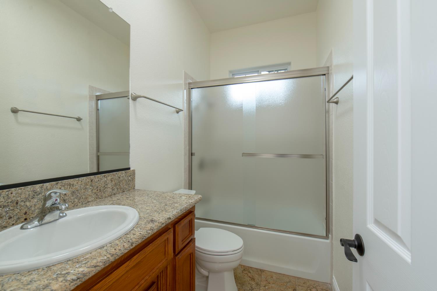2825 E Quincy Ave, Fresno, CA 93720