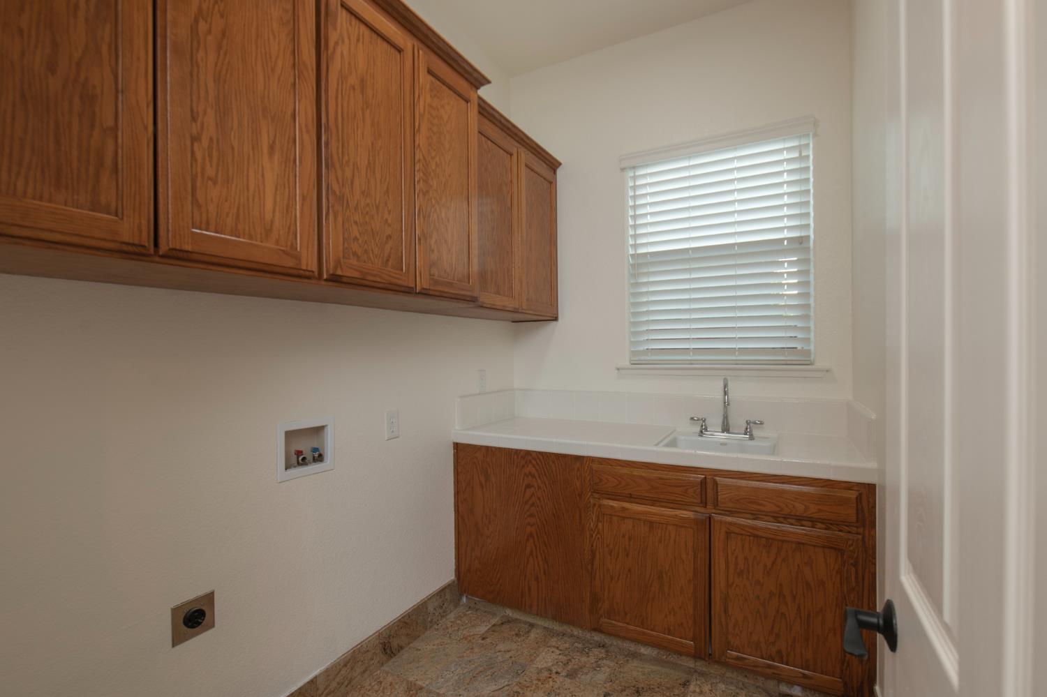 2825 E Quincy Ave, Fresno, CA 93720