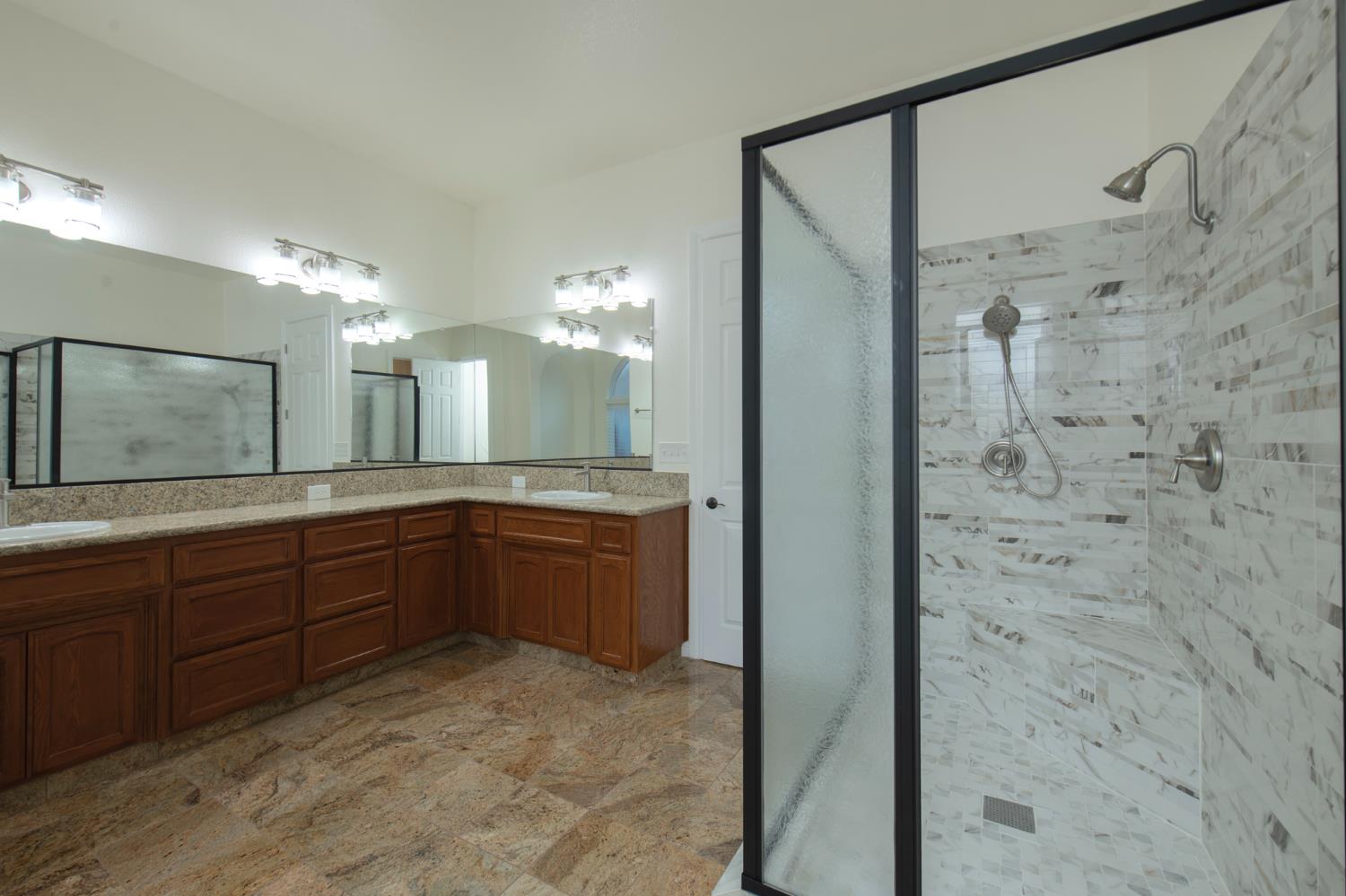 2825 E Quincy Ave, Fresno, CA 93720