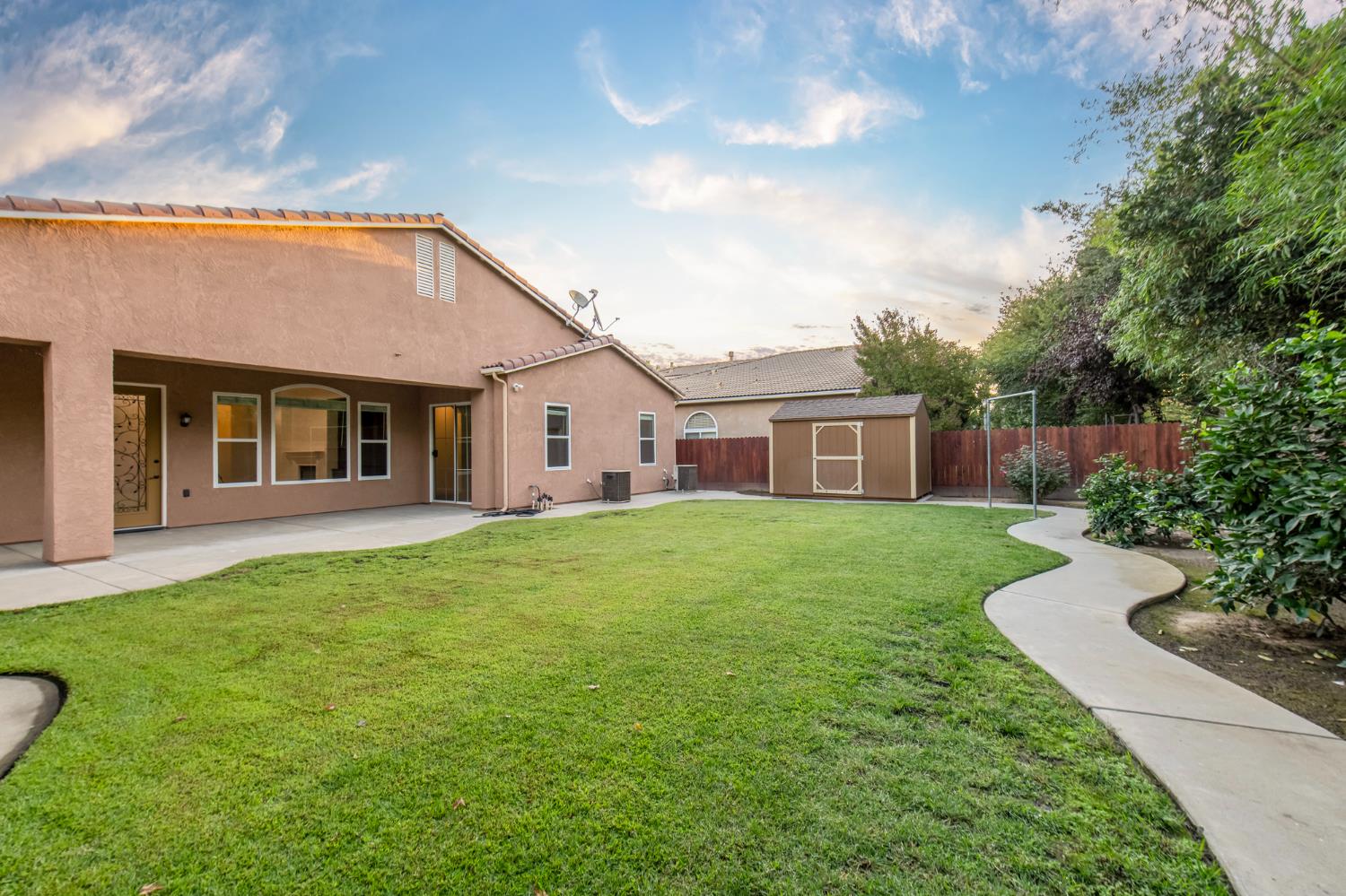 2825 E Quincy Ave, Fresno, CA 93720