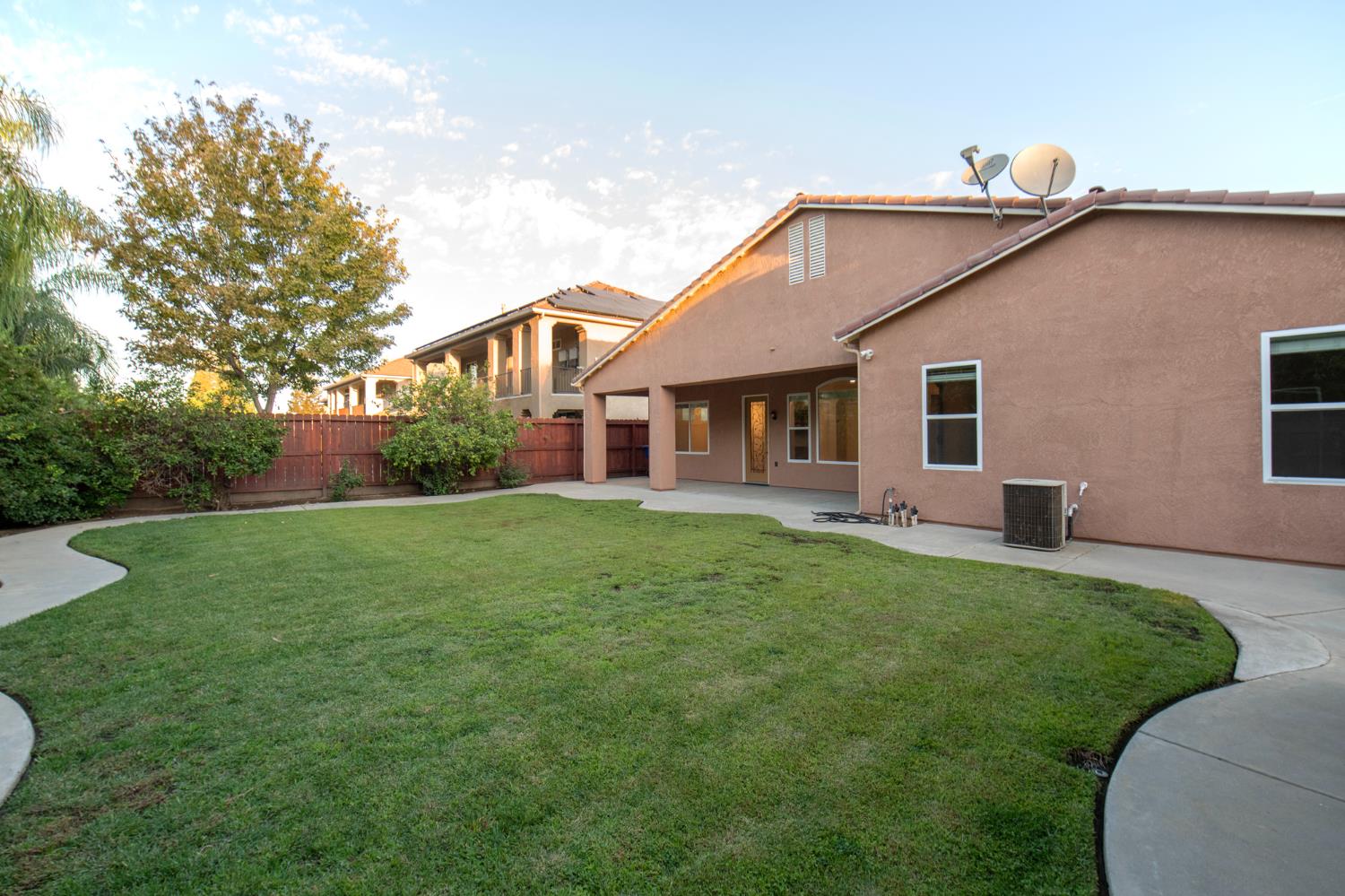 2825 E Quincy Ave, Fresno, CA 93720