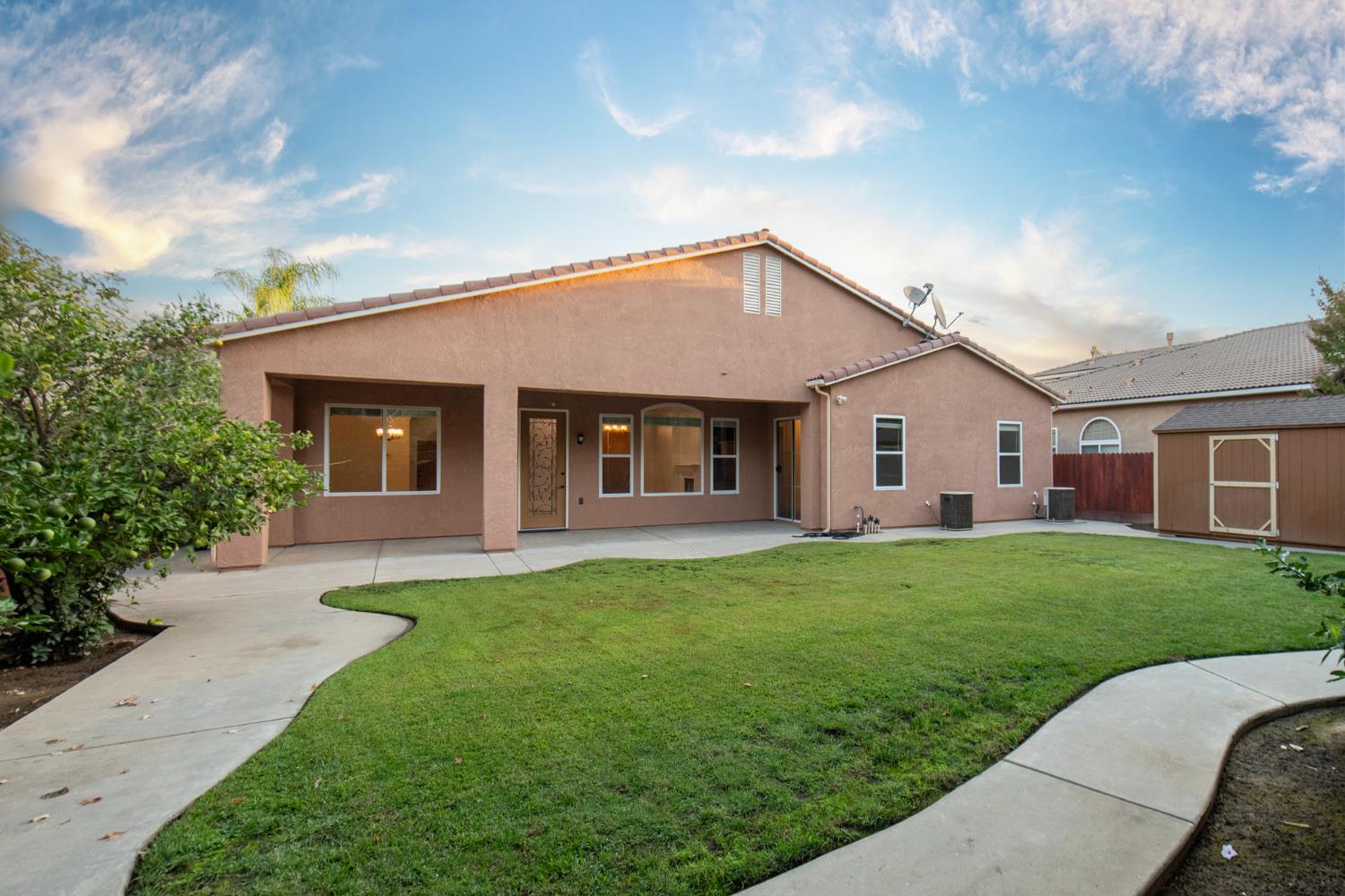 2825 E Quincy Ave, Fresno, CA 93720