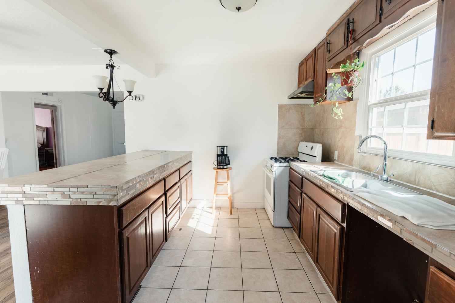 2974 E Cornell Ave, Fresno, CA 93703