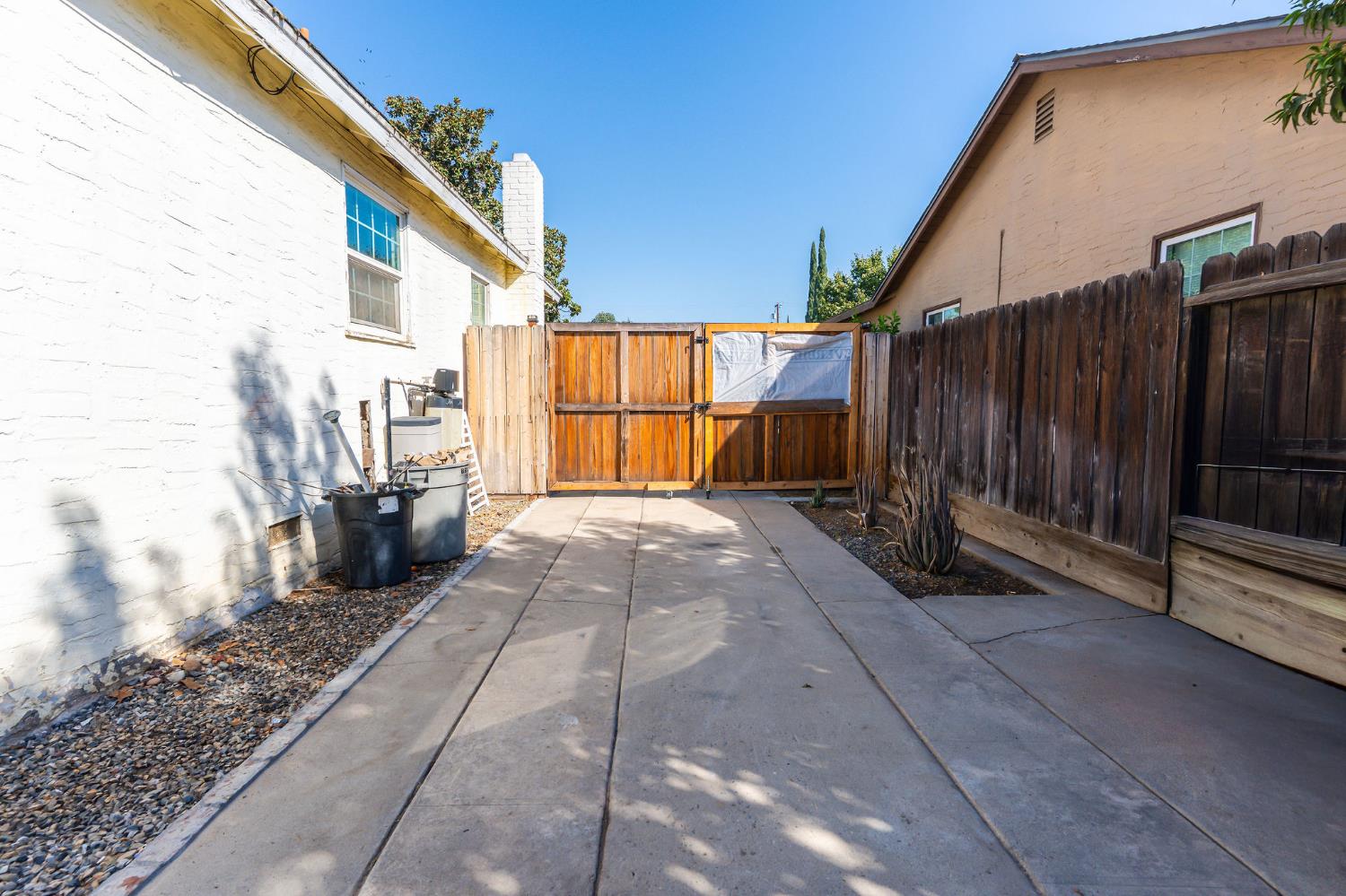 2974 E Cornell Ave, Fresno, CA 93703