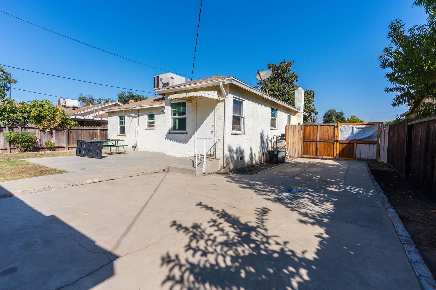 2974 E Cornell Ave, Fresno, CA 93703