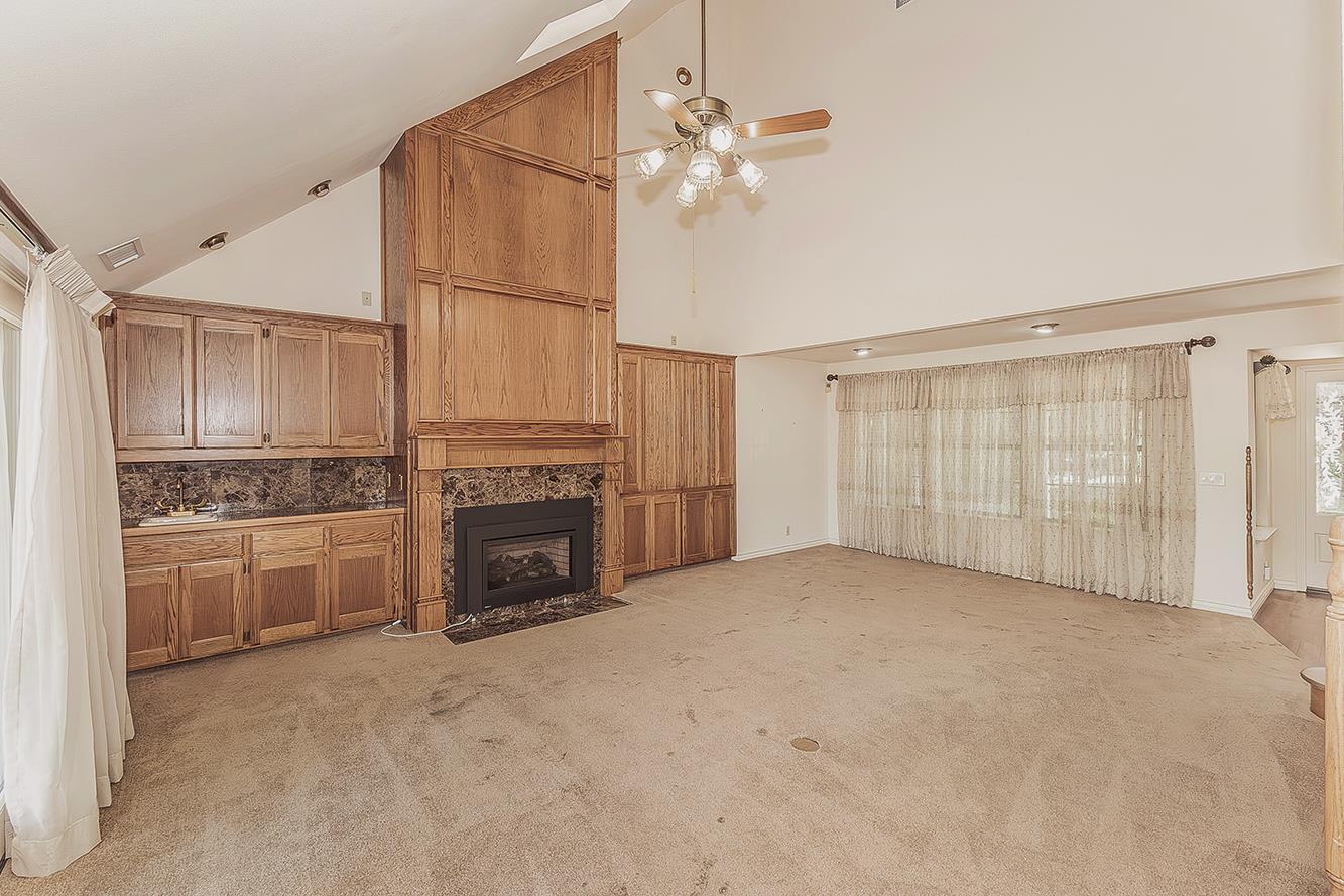 5536 W Prospect Dr, Visalia, CA 93291