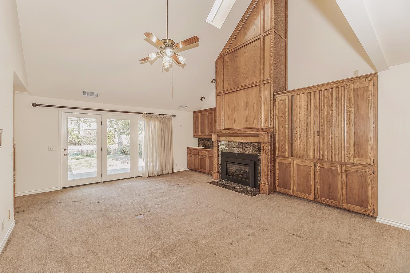 5536 W Prospect Dr, Visalia, CA 93291