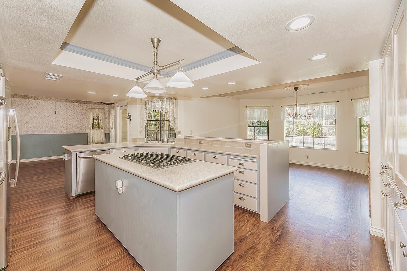 5536 W Prospect Dr, Visalia, CA 93291
