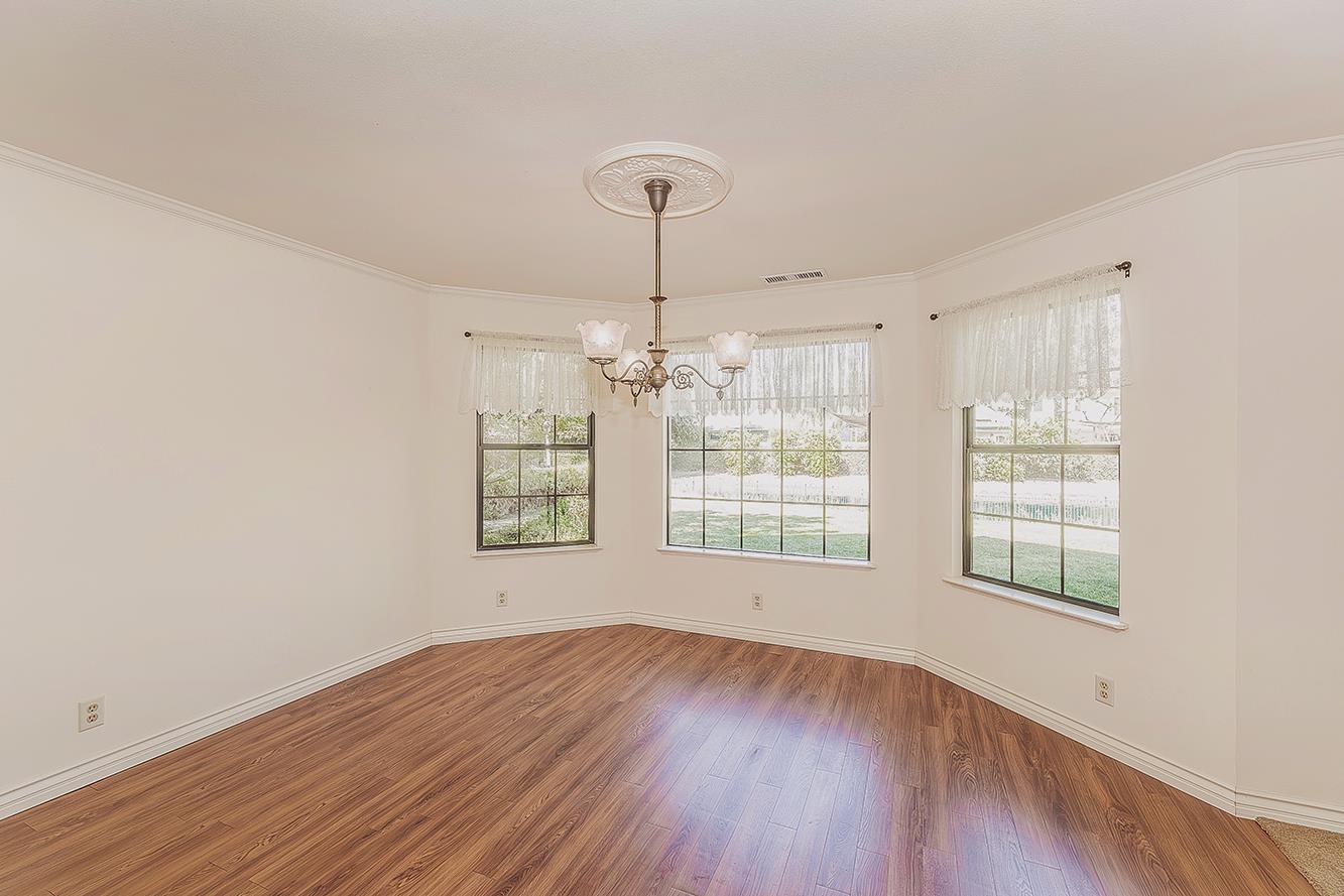5536 W Prospect Dr, Visalia, CA 93291
