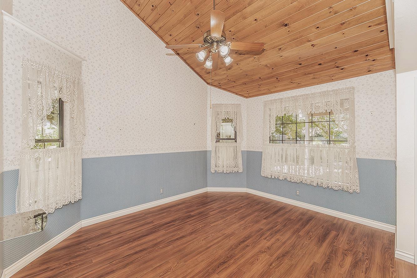 5536 W Prospect Dr, Visalia, CA 93291