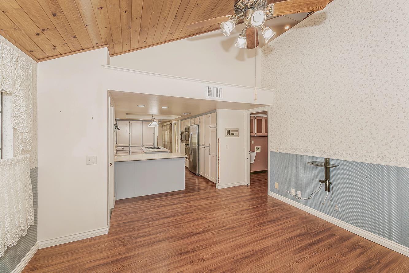 5536 W Prospect Dr, Visalia, CA 93291