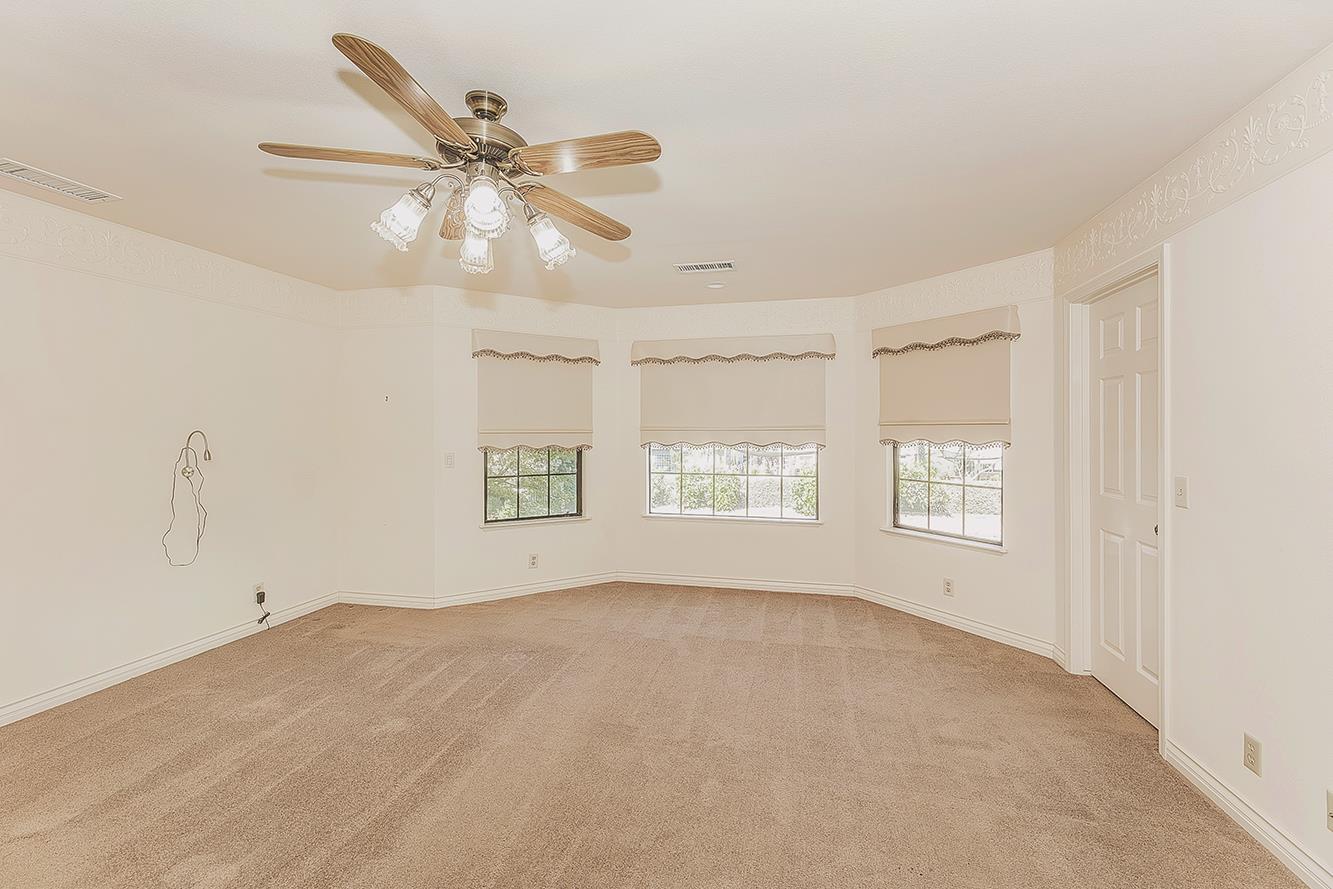 5536 W Prospect Dr, Visalia, CA 93291