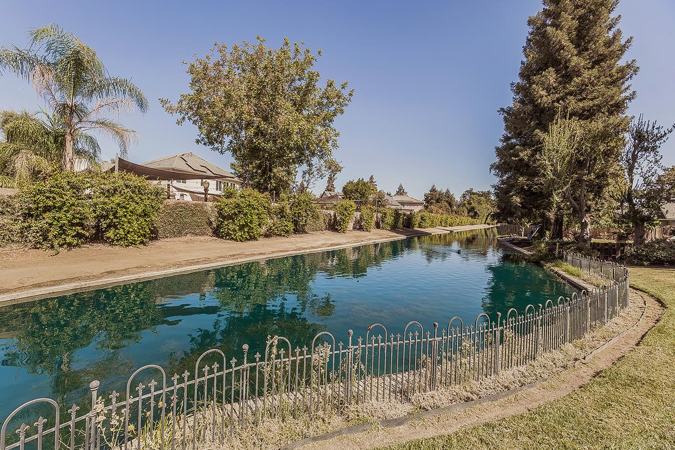 5536 W Prospect Dr, Visalia, CA 93291