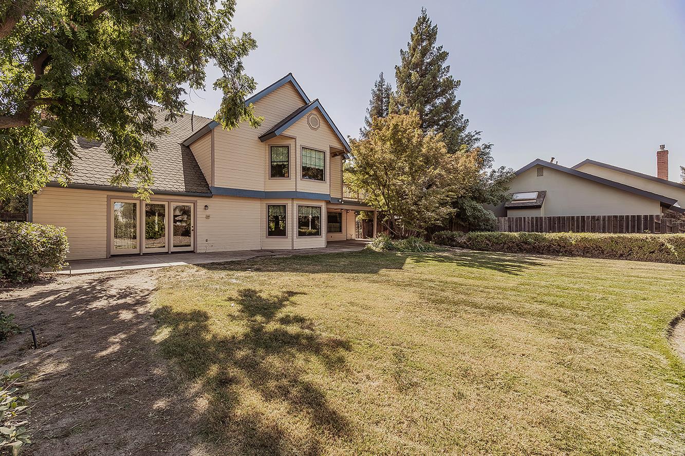 5536 W Prospect Dr, Visalia, CA 93291