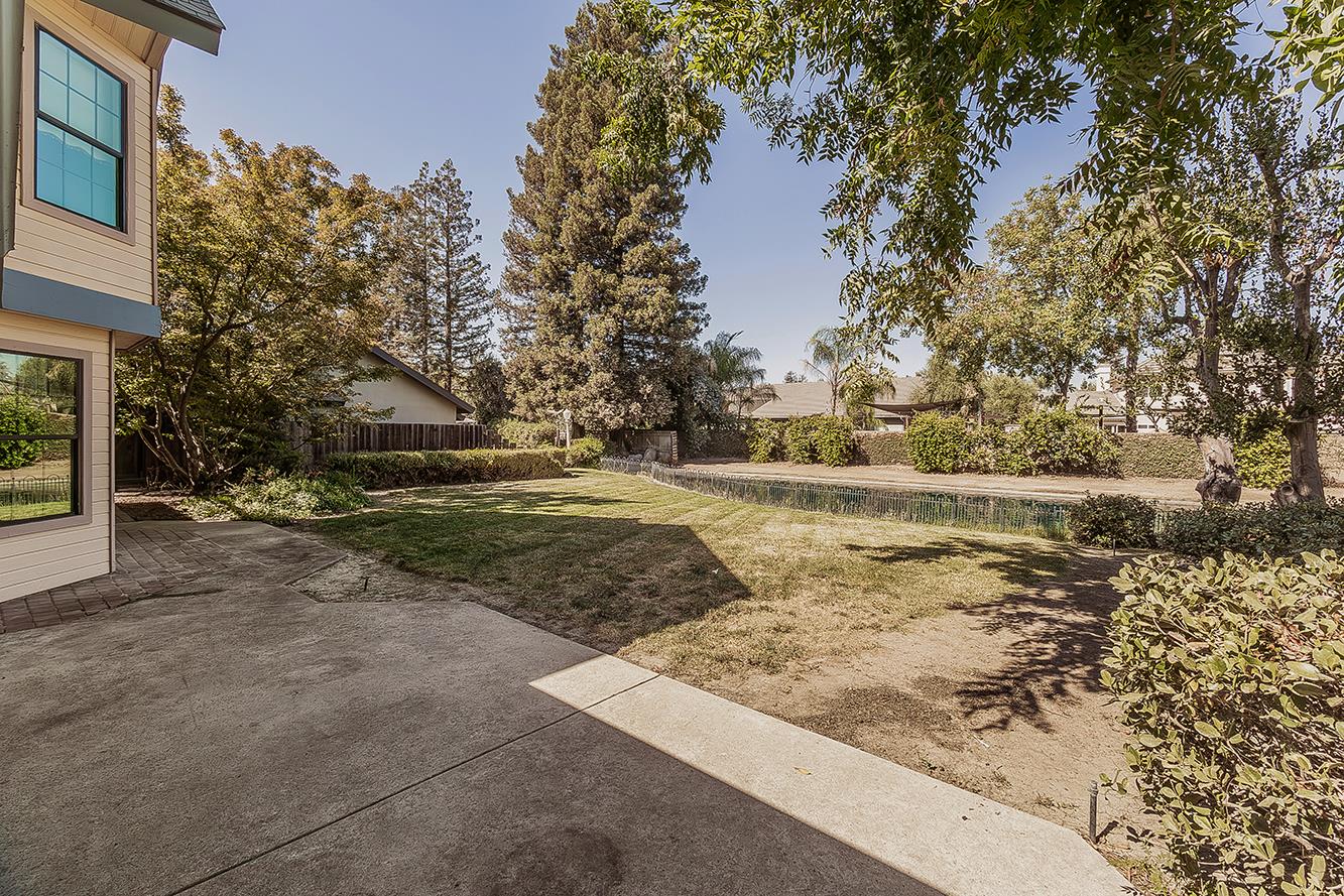 5536 W Prospect Dr, Visalia, CA 93291