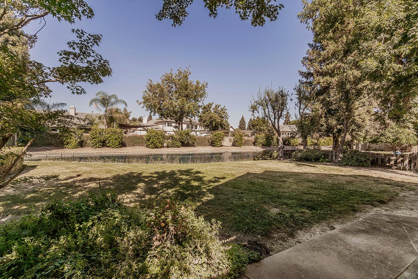 5536 W Prospect Dr, Visalia, CA 93291