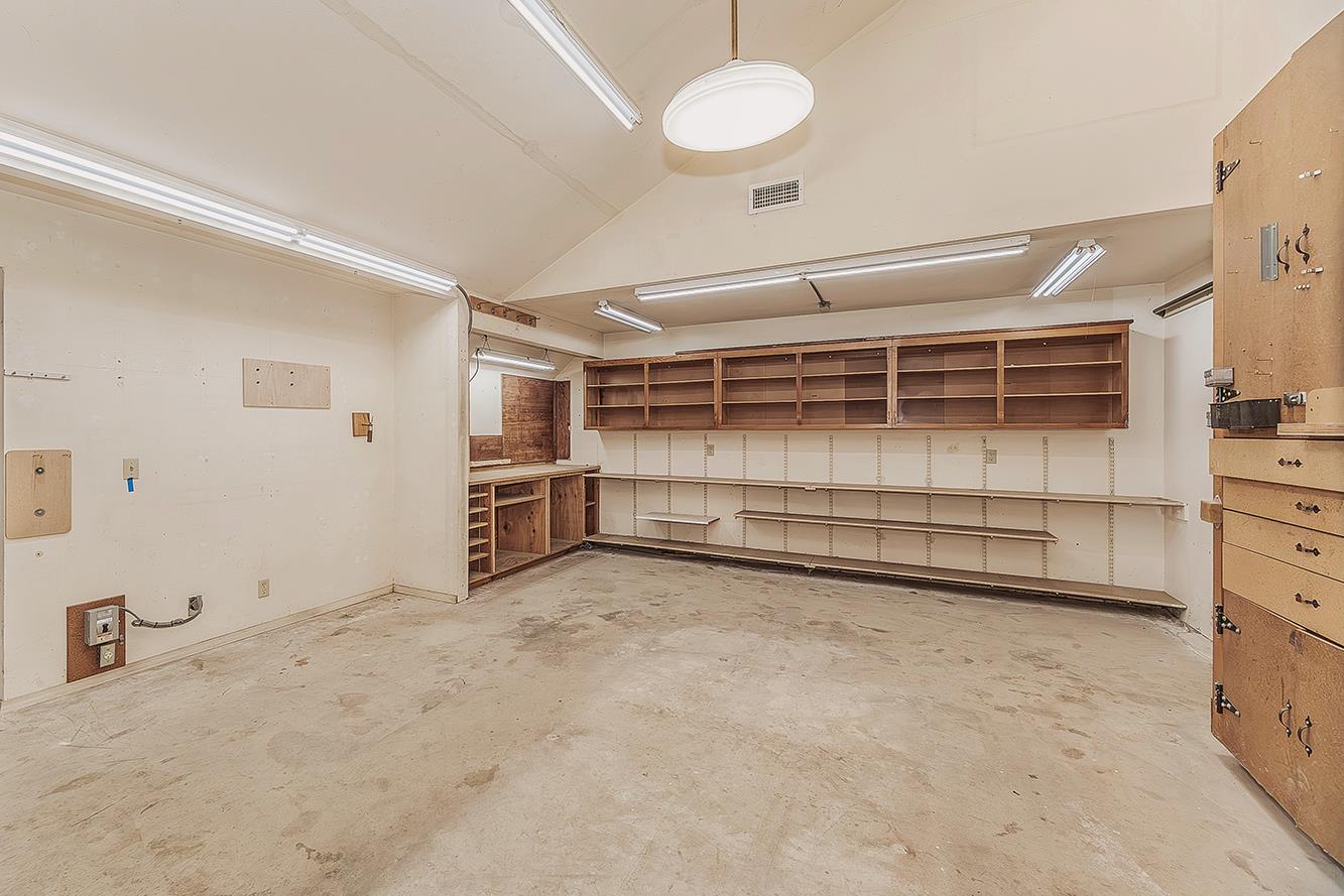 5536 W Prospect Dr, Visalia, CA 93291