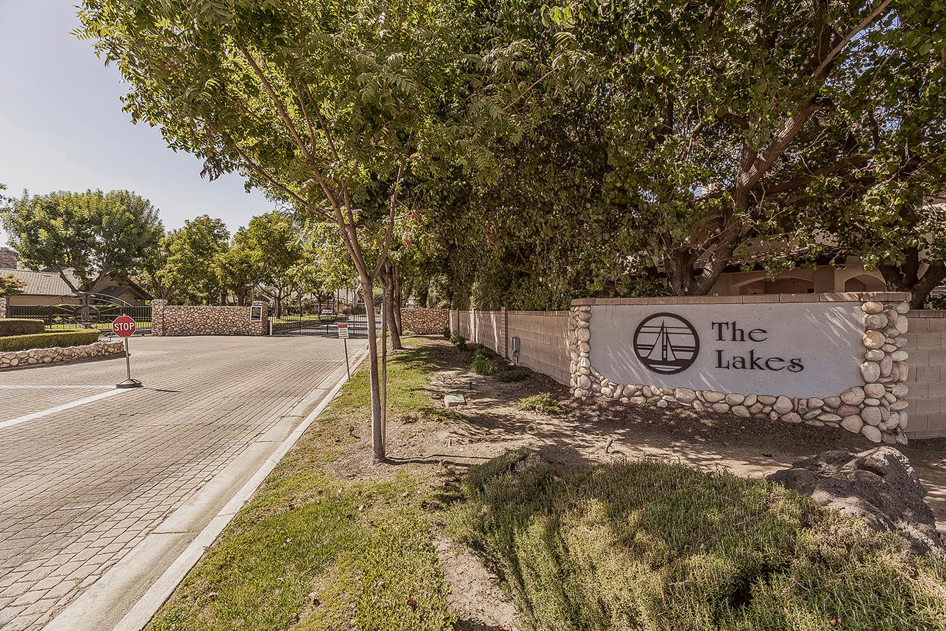 5536 W Prospect Dr, Visalia, CA 93291