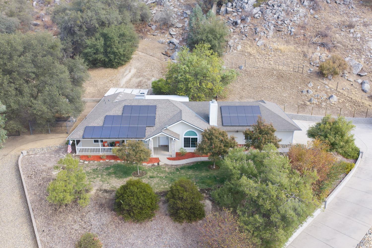 30240 Gooseberry Ln, Prather, CA 93651