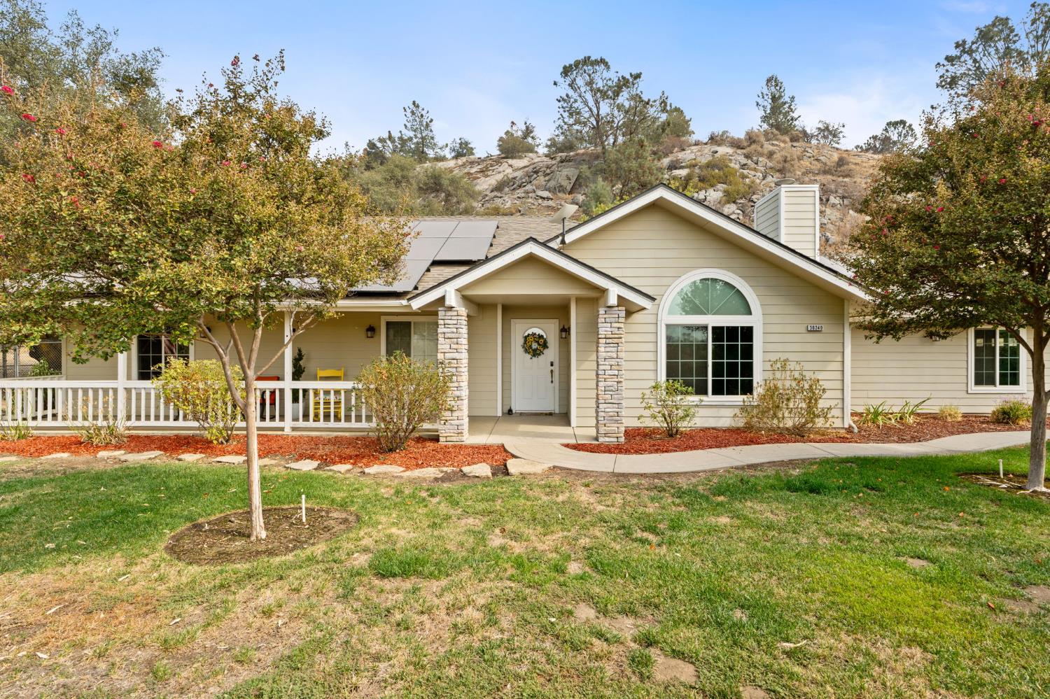 30240 Gooseberry Ln, Prather, CA 93651