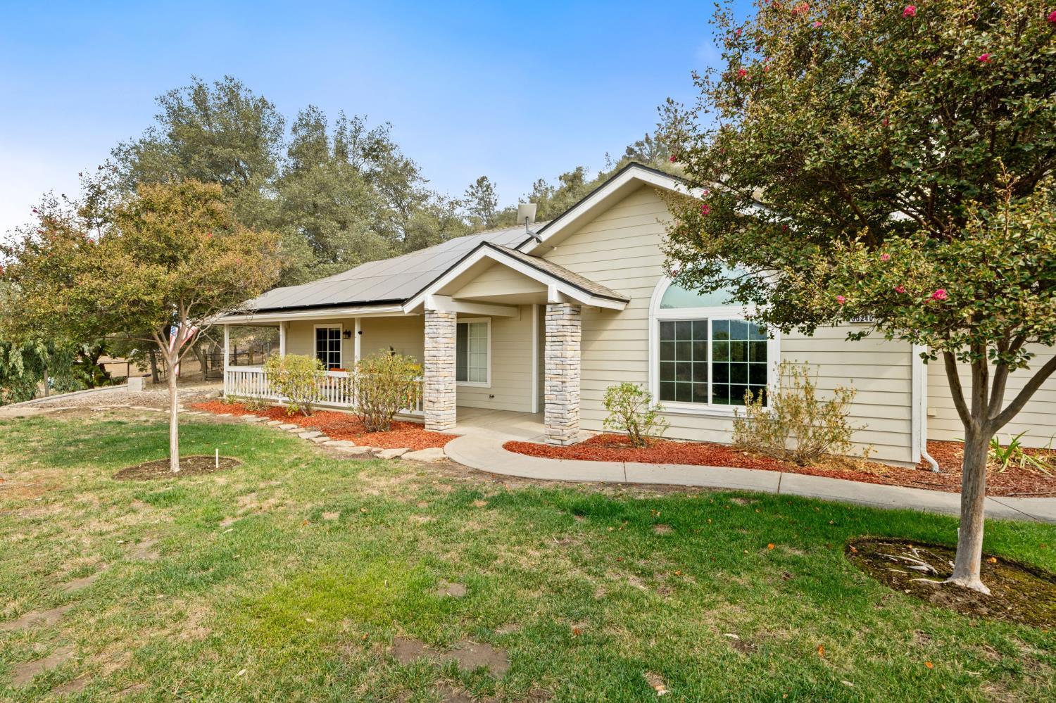 30240 Gooseberry Ln, Prather, CA 93651