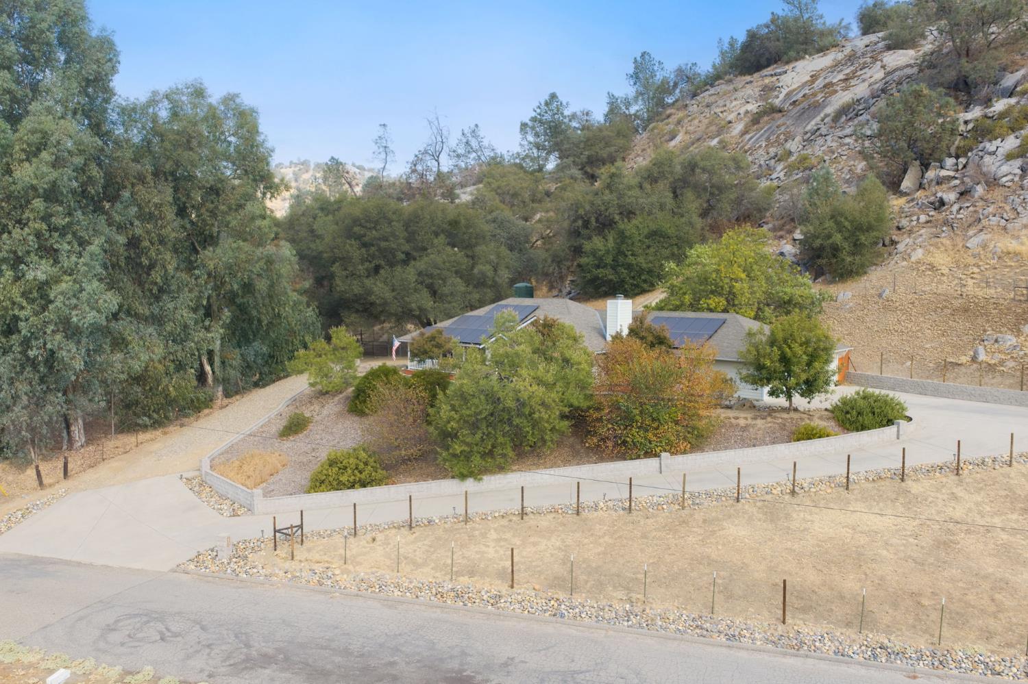 30240 Gooseberry Ln, Prather, CA 93651