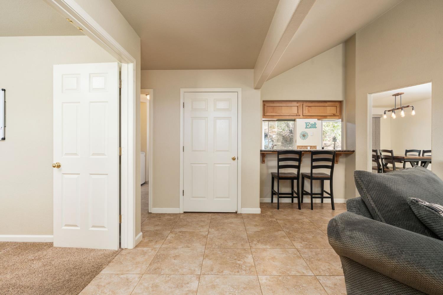 30240 Gooseberry Ln, Prather, CA 93651