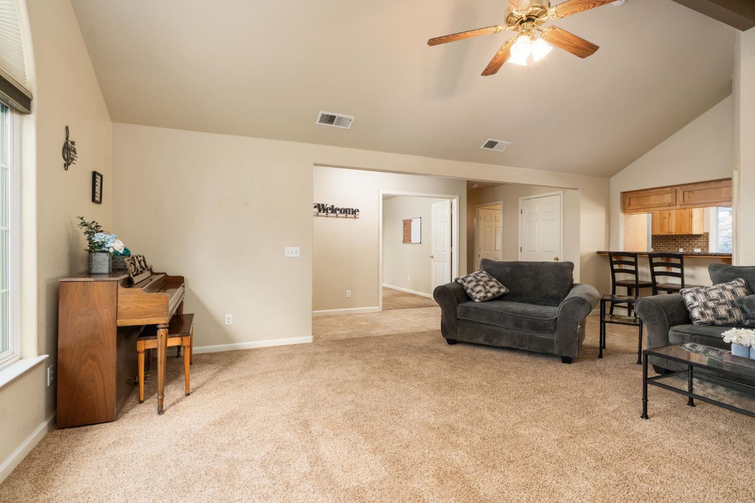 30240 Gooseberry Ln, Prather, CA 93651